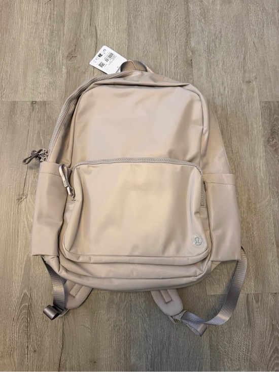 lululemon athletica Handbags - Lululemon Everywhere Backpack 22L Downtown Tan